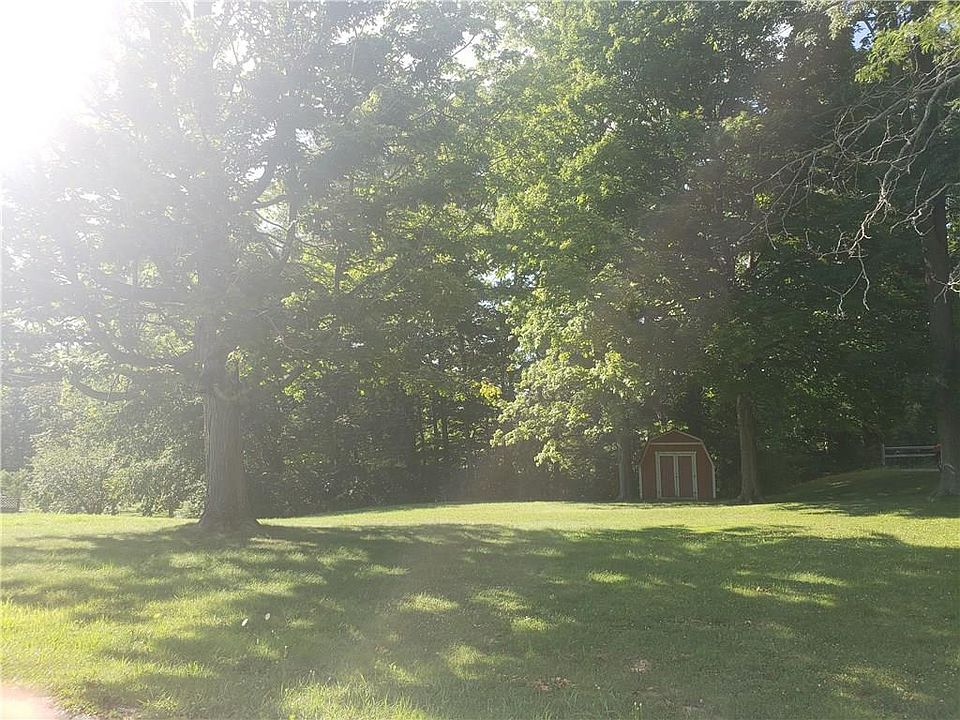 2nd image of 924 E Beechwood Ln