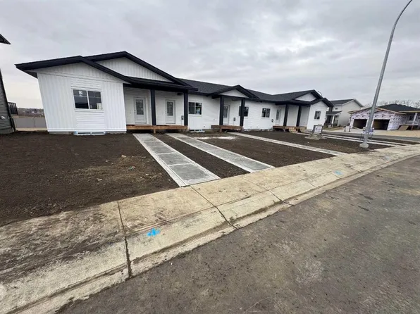 9 N Gray Close, Sylvan Lake, AB T4S 0W4