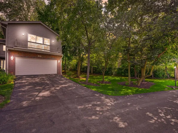 131 Willow Creek Ln, Willow Springs, IL 60480