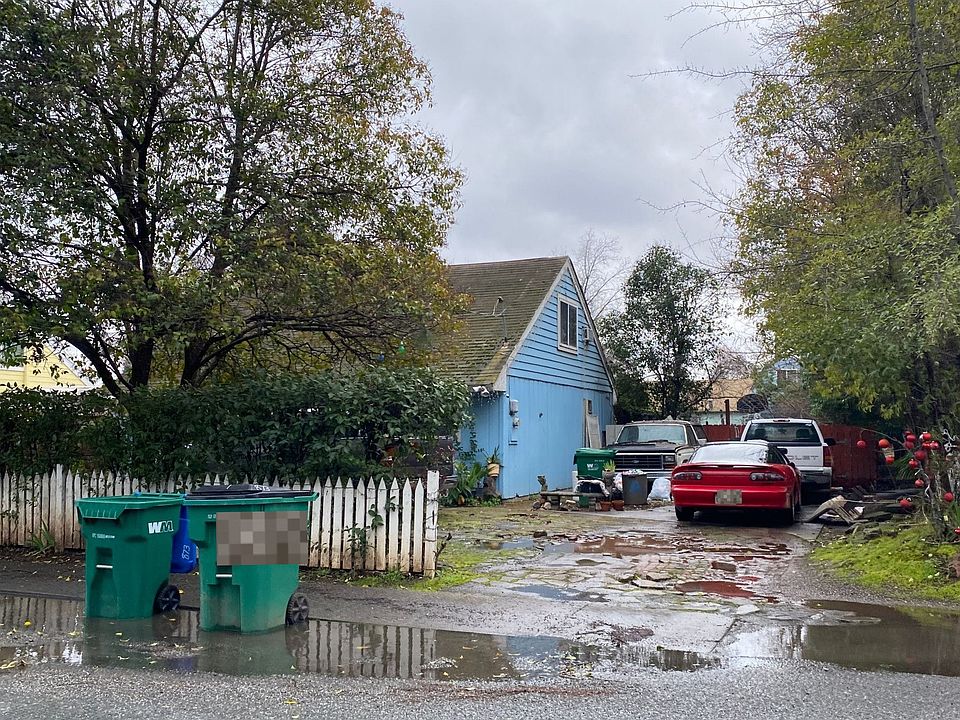 2nd image of 873 E 16th St