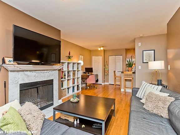 5th image of 900 W Fullerton Ave #128