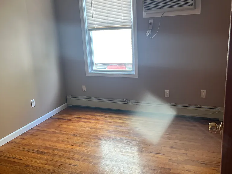 156 Voss Ave #4 — Photo 4