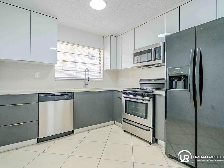 3265 Virginia St #15 — Photo 16