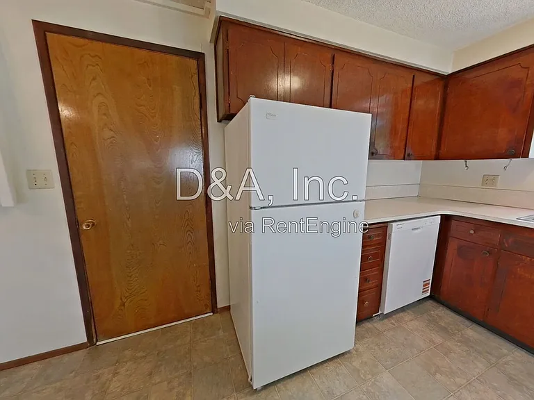 905 NW 27th St — Photo 5