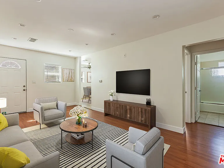 1206 N Beachwood Dr — Photo 3