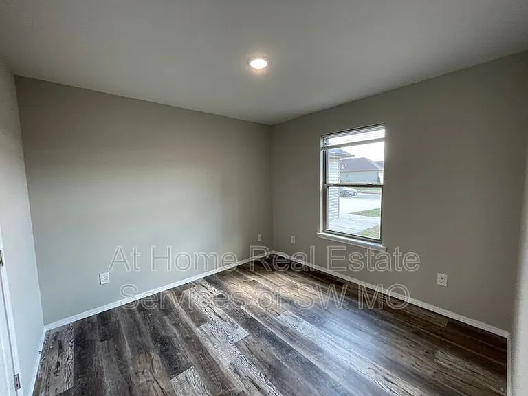 353 Rabbit Run St — Photo 10