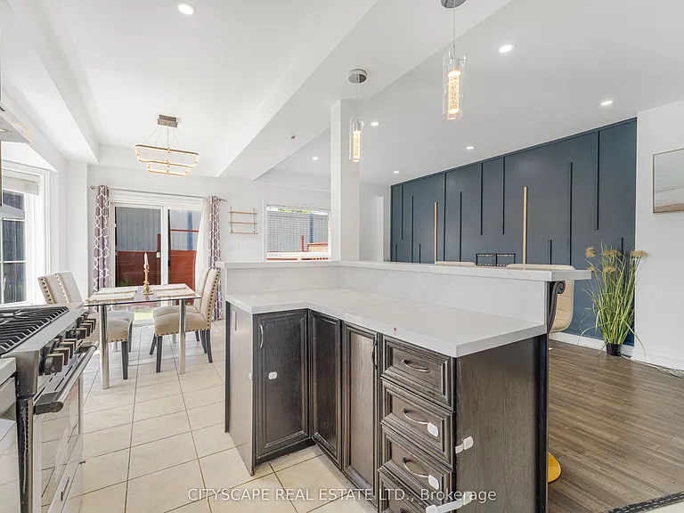 14 Redcedar Cres — Photo 9