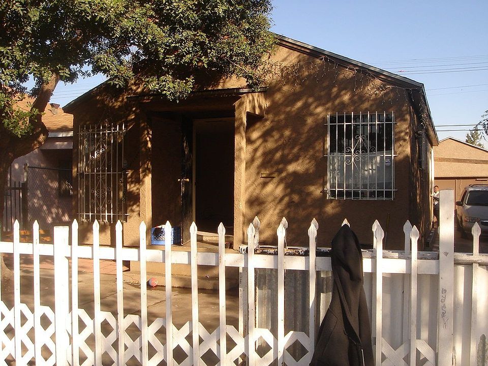 1st image of 205 E 109th St
