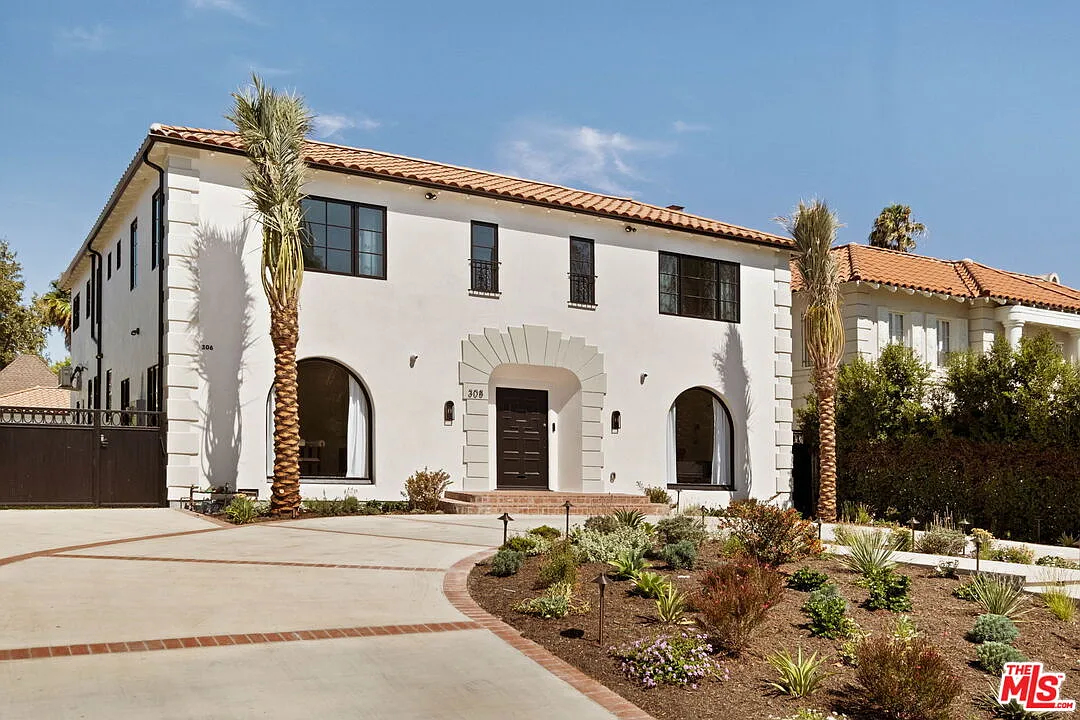 7 bed, 7.5 bath, 5040 sqft, $19,500 — Photo 1