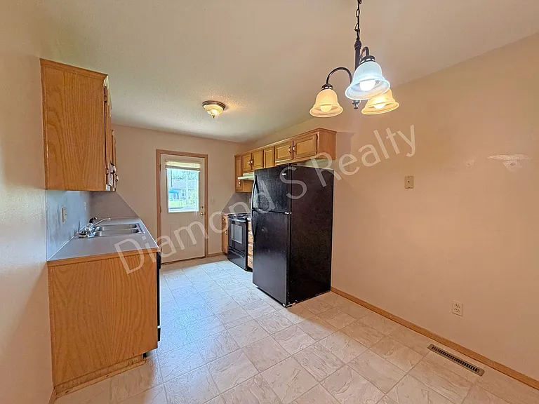 1446 / 1448 W Rainey Duplex — Photo 15