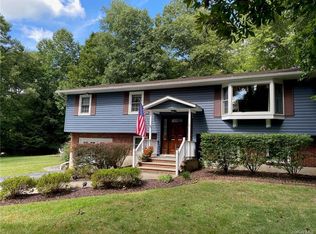 12 Clearbrook Ln, Bloomingburg, NY 12721