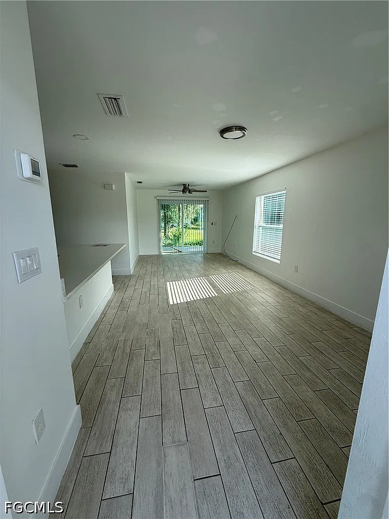 3 bed, 2.0 bath, 1156 sqft, $1,900 — Photo 4