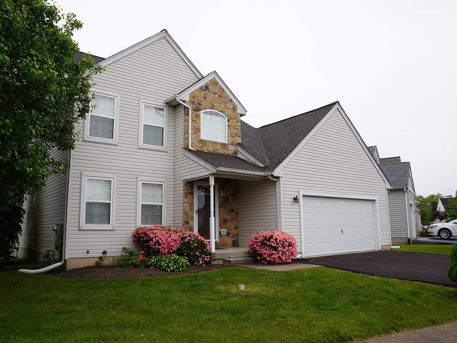 3 bed, 2.5 bath, 1802 sqft, $3,100 — Photo 2
