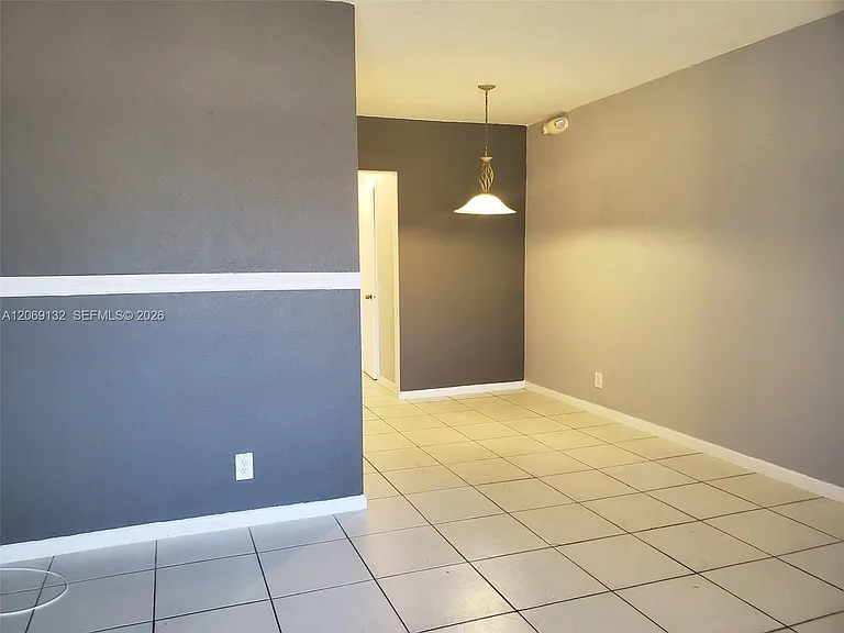 280 SW 11th Ave #18 — Photo 3