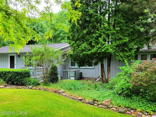 6637 Osbourn Dr, Caseville, MI 48725