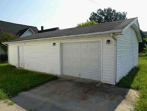 5th image of 107 N 12th St
