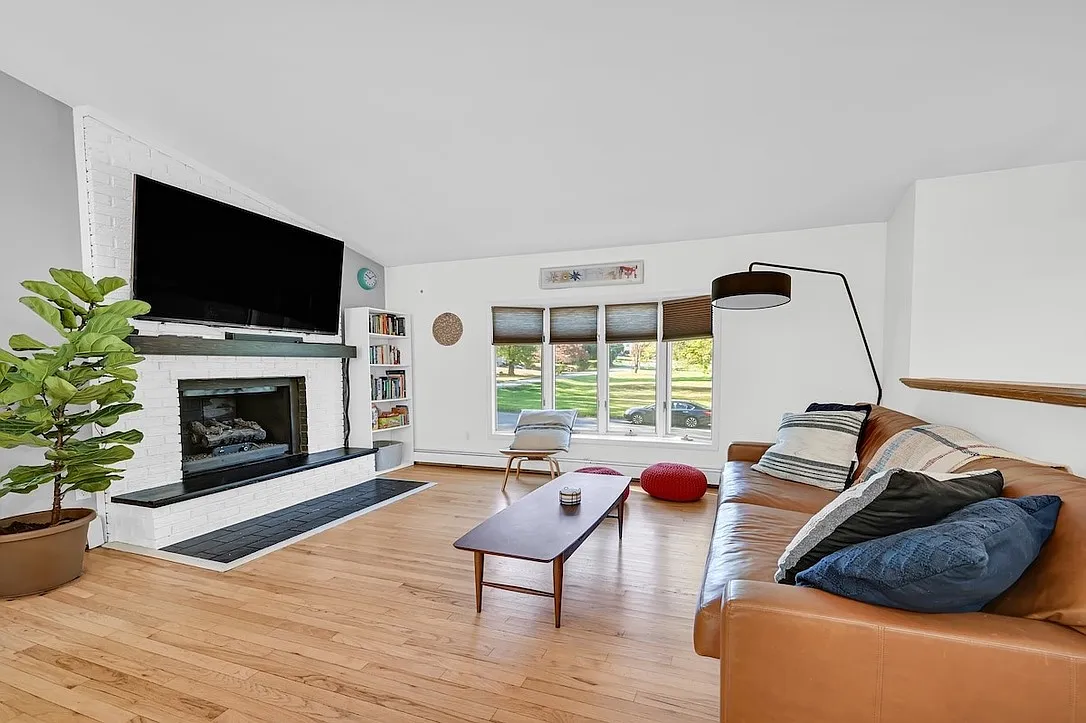 3 bed, 1980 sqft, $4,000 — Photo 3