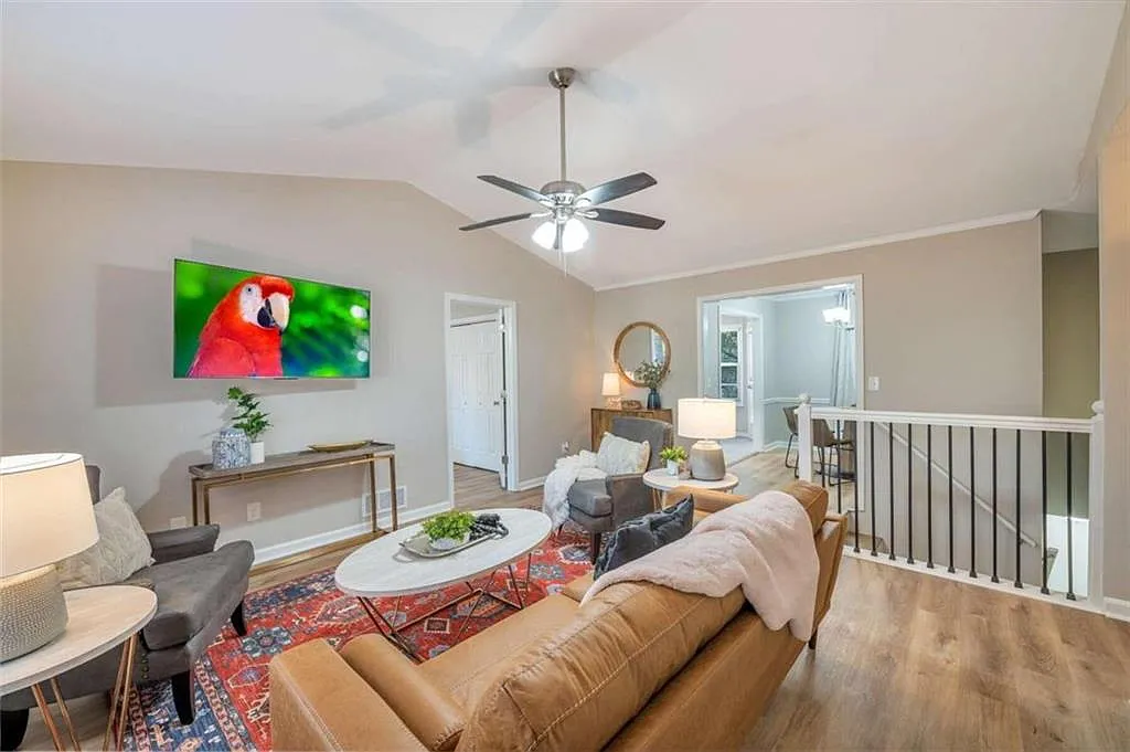 4 bed, 2.0 bath, 2000 sqft, $5,995 — Photo 1
