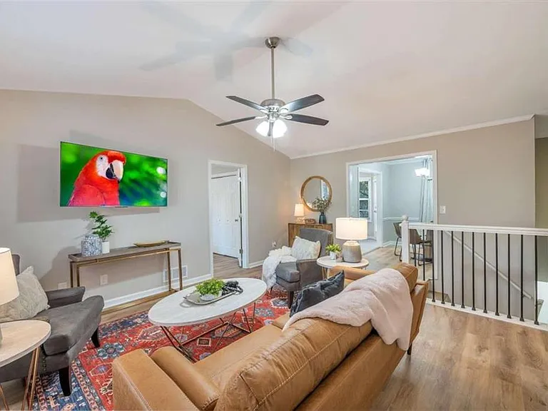 165 Bentley Pkwy — Photo 1