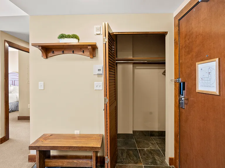Entry / Closet / Storage