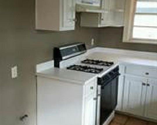 5th image of 158 Orange Ave