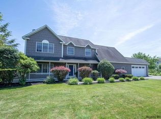 3 Oregon Trl, Waterford, NY 12188