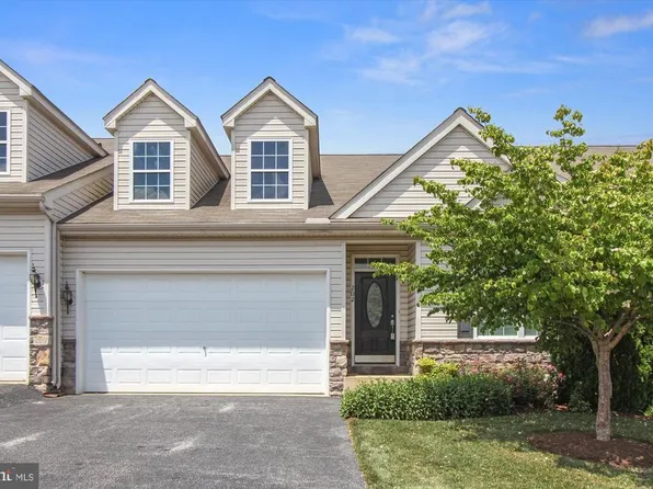 202 Constantine Ln, York, PA 17402