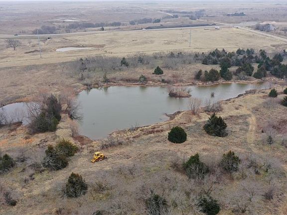 4th image of 1201 Hillcrest Dr