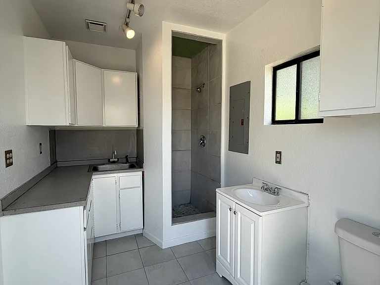 1120 Landreth Ct — Photo 5