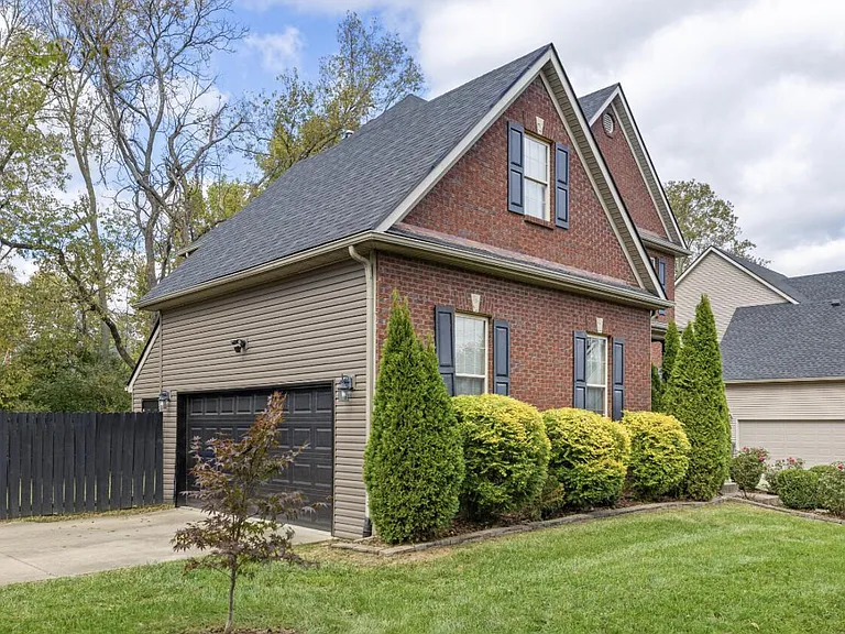 2505 Eastway Dr — Photo 23