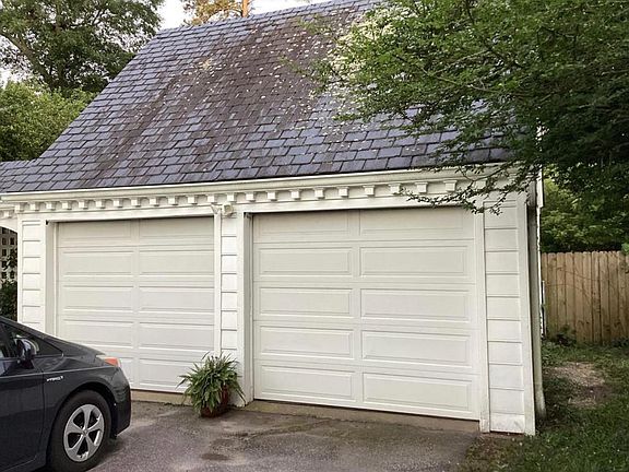 Trellis connecting to the 2 car garage