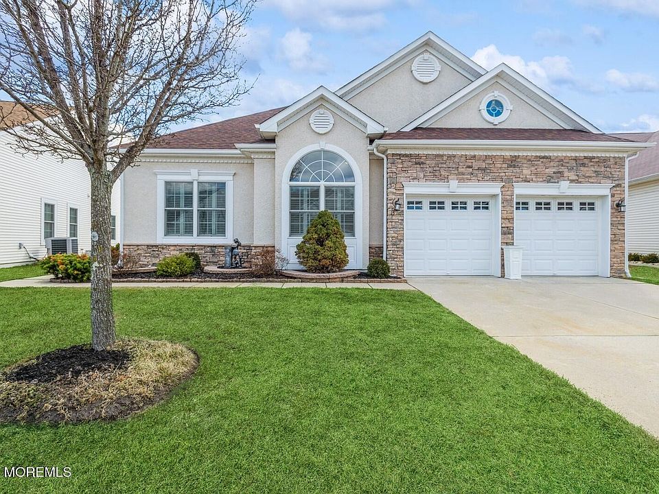 1st image of 15 Eagleswood Drive