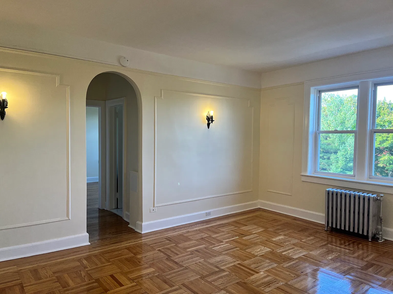 Broad Crest Apartments — Photo 3