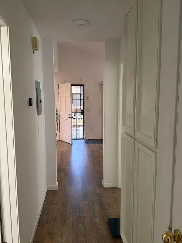 2 bed, 2.0 bath, 840 sqft, $3,000 — Photo 4