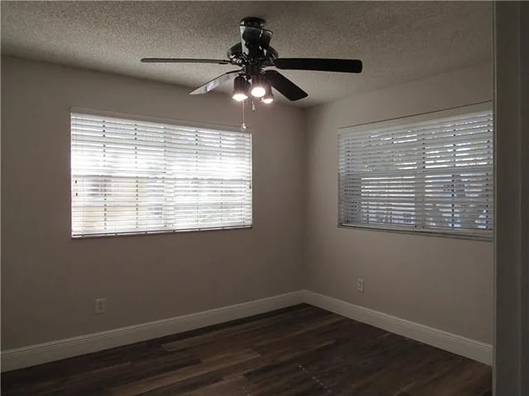5240 SW 121st Ave — Photo 7