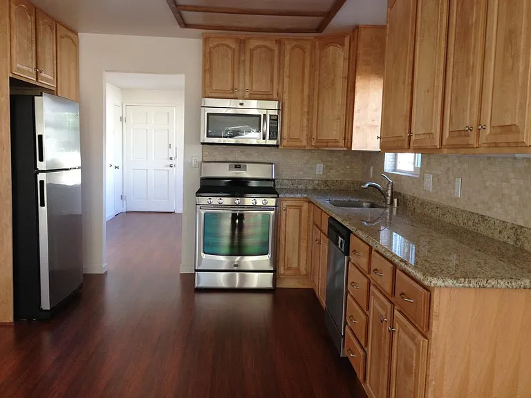 118 N Taaffe St — Photo 3