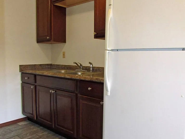 1541 N Bush St — Photo 5