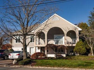 63 Wamsutta Rd, Somerset, MA 02726