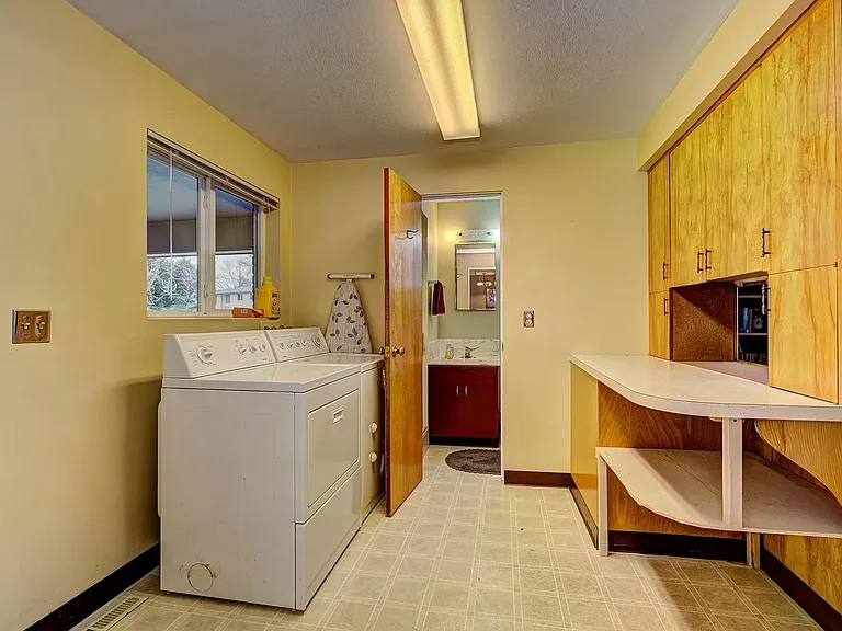 3411 W Hillcrest Dr — Photo 21