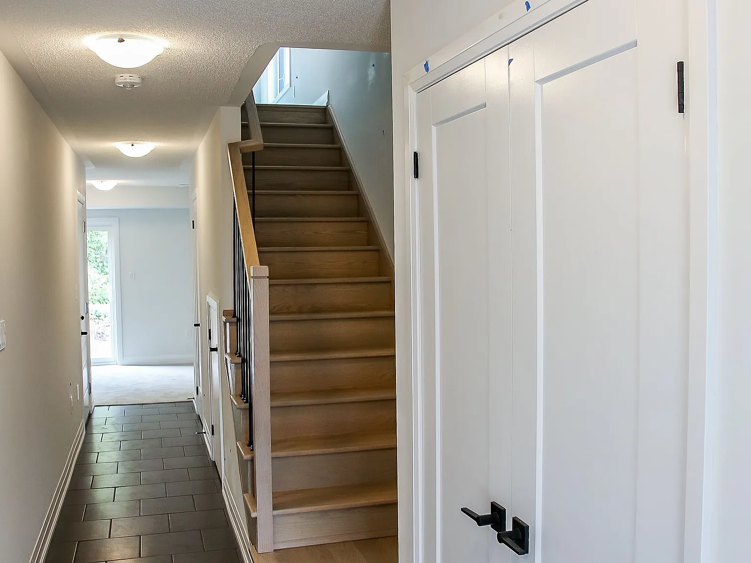 4 bed, $3,690 — Photo 2