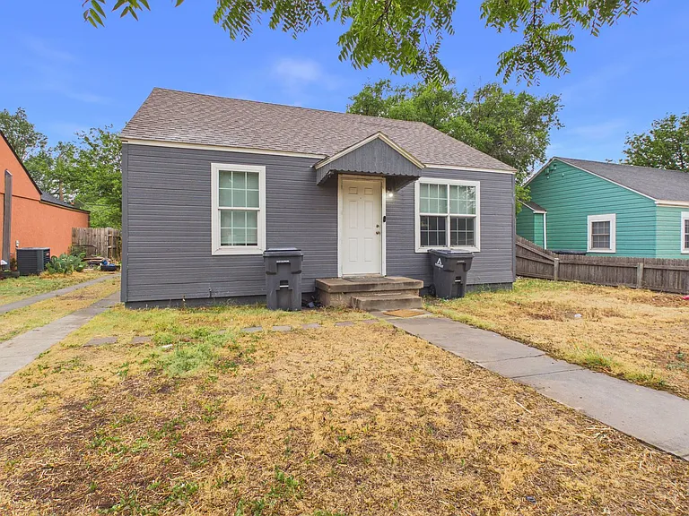 1209 SW 20th — Photo 4