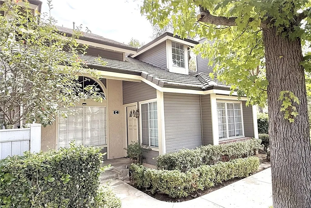 2 bed, 999 sqft, $3,200 — Photo 2