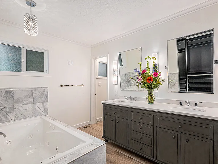 Luxurious master bathroom