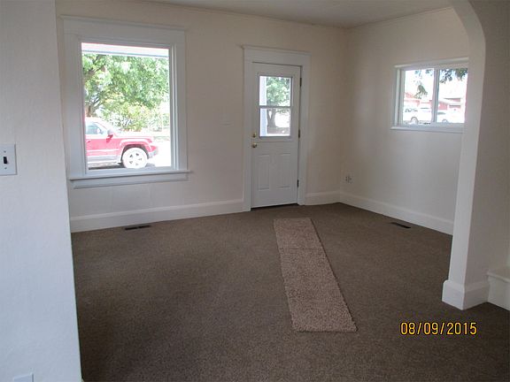 3rd image of 612 12th Ave E