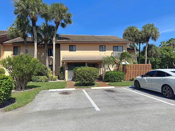 2nd image of 5314 Fountains Drive S