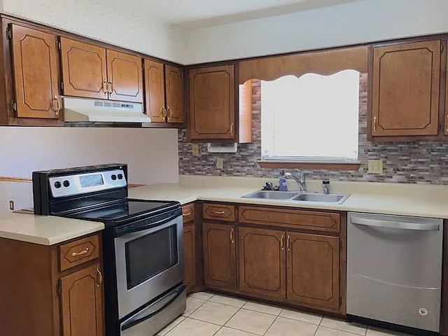 2986 Windsor Cir — Photo 6