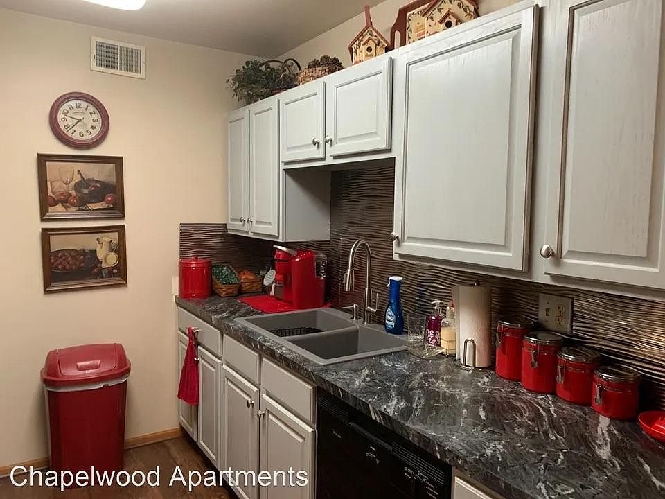 2nd image of 1005 Valley View Ln #11