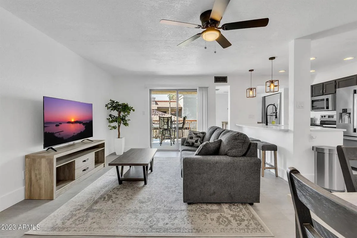 2 bed, 1114 sqft, $2,800 — Photo 2