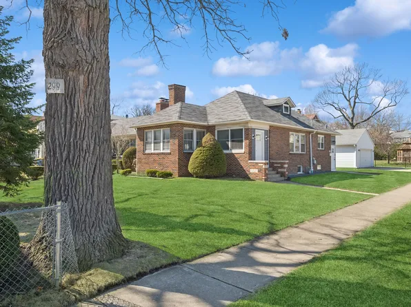 299 Bloom St, Highland Park, IL 60035