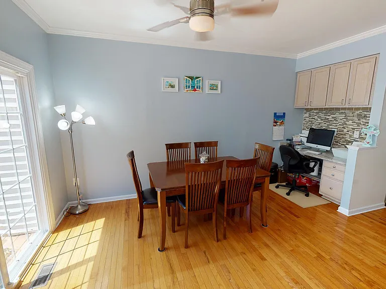 719 Summertime Dr — Photo 16